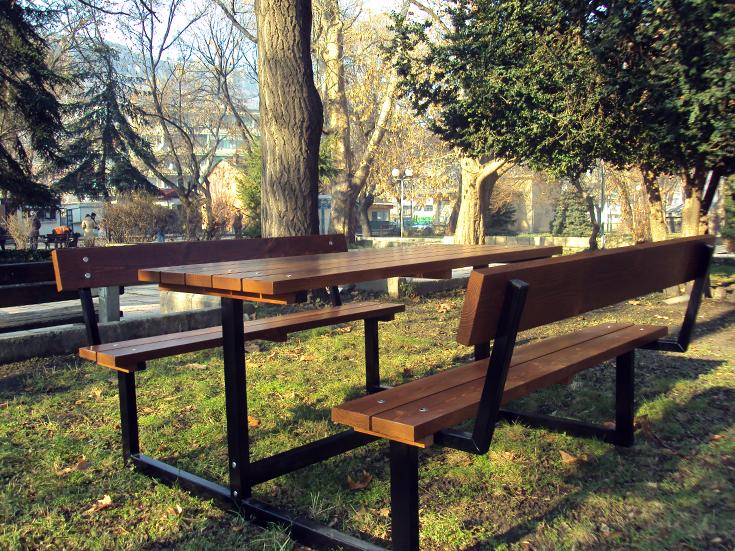 Комплект маса с пейки с облегалка, модел П28