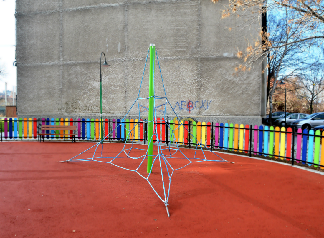 Детско съоръжение за катерене и баланс “Въжена пирамида”, модел С01