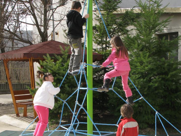 Снимка на продукта: Детско съоръжение за катерене и баланс “Въжена пирамида”, модел С01