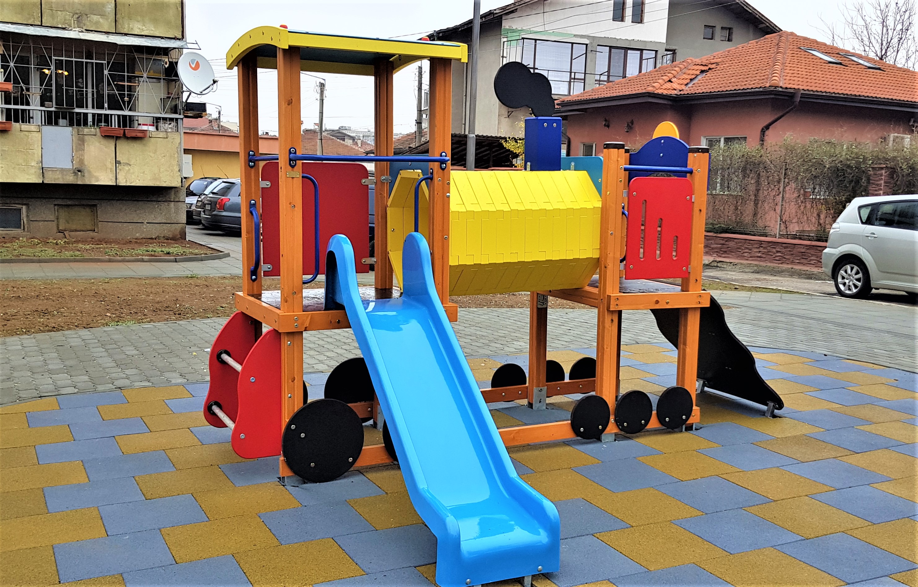 Product photo: Combined playground equipment, model КД81 – “Lokomotiv”